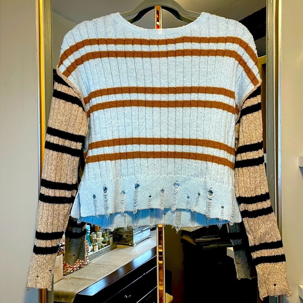 SO Distressed Crew Neck Sweater (szXS)